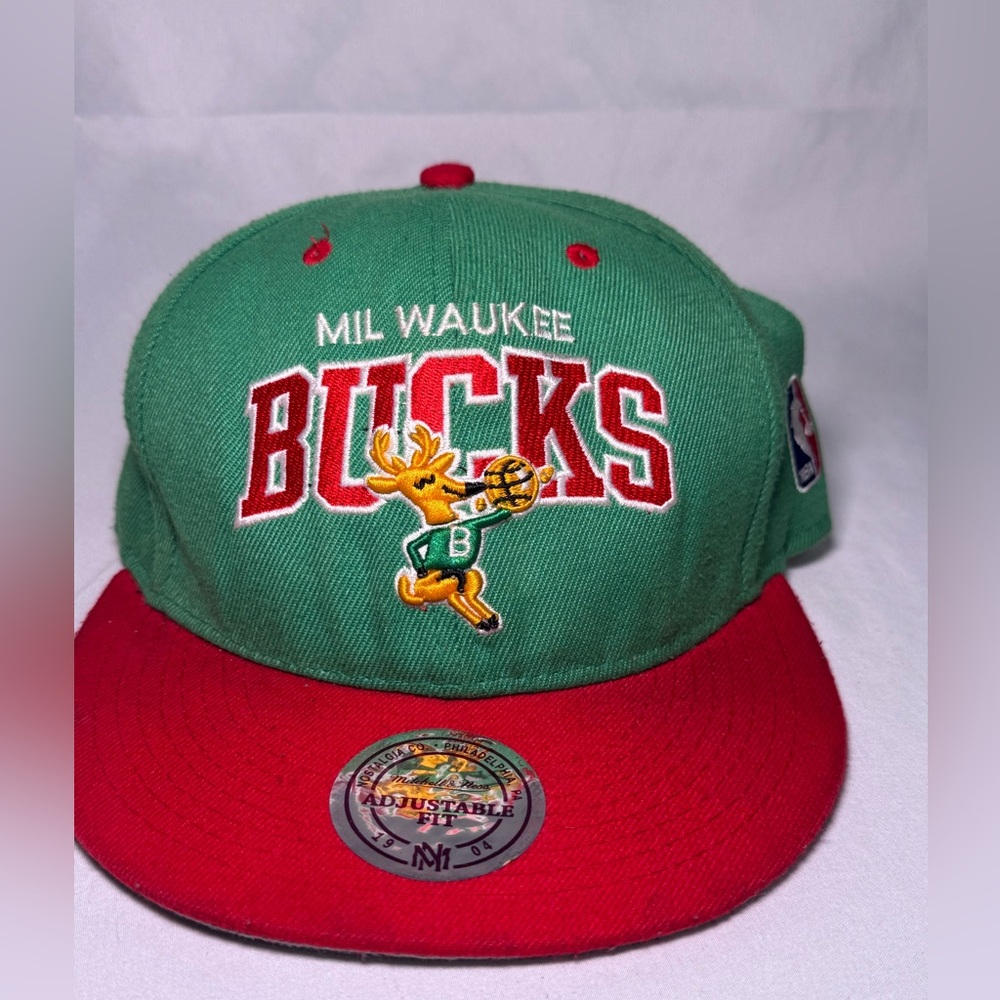 MITCHELL & NESS MILWAUKEE BUCKS SNAPBACK WOOL HAT HARDWOOD CLASSICS RED GREEN